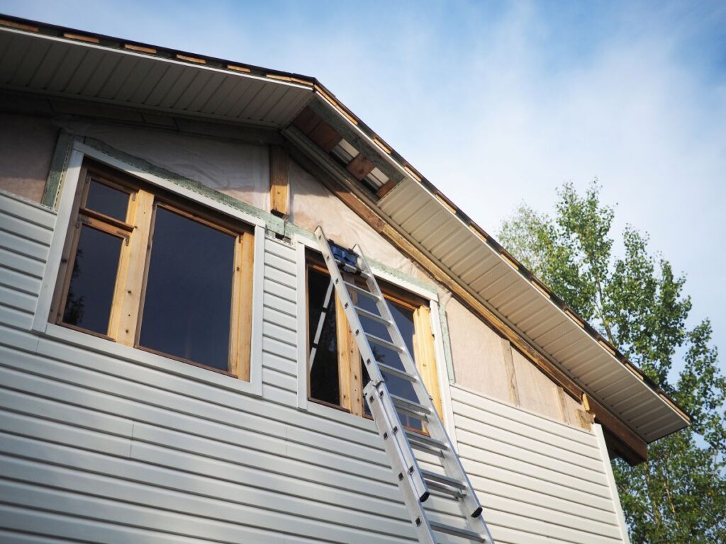 Construction of the frame house. Siding installation