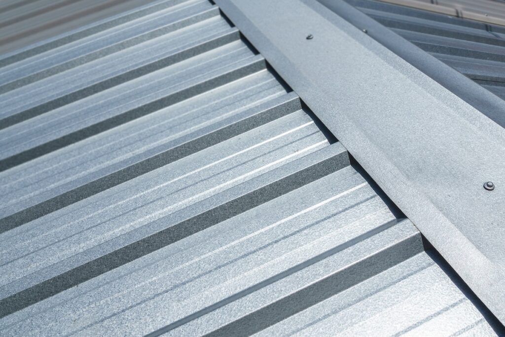 Roof made by metal sheet