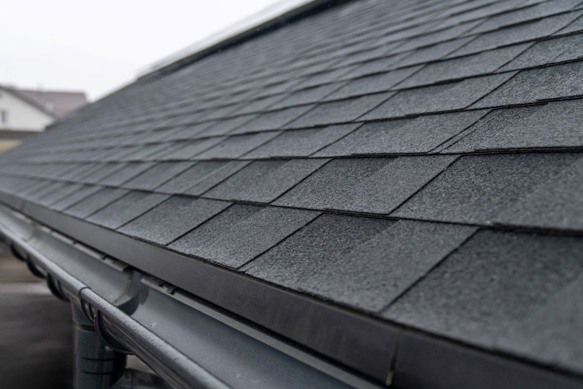 architectural shingles vs 3-tab grey shingles close up